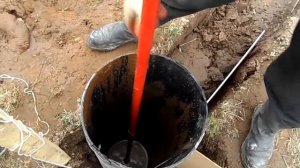 Бурим первую сваю заморочки идет вода