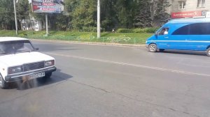 Непристегнутый ребенок на переднем сиденье в машине МВД