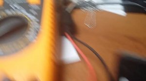 Управление яркостью настольных электронных часов.