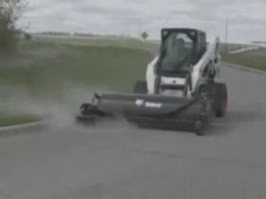 Щетка с бункером Bobcat.mp4