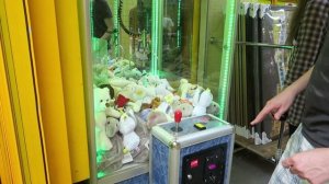 Вытаскиваем игрушки из автомата и первый спиннер