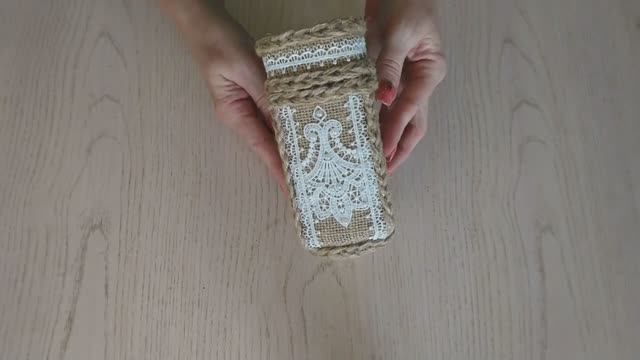 Вариант декора баночки джутом и кружевом.