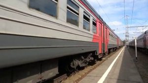 Электропоезд ЭР2Р-7049 отправляется со станции Рязань-1