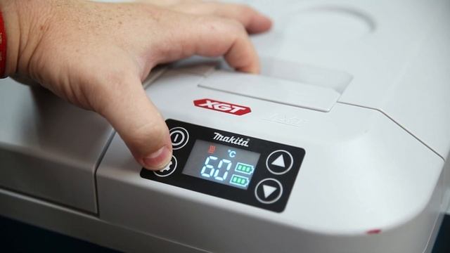 HUGE NEW Makita XGT 50L Cooler & Warmer (CW002GZ01) смотреть онлайн