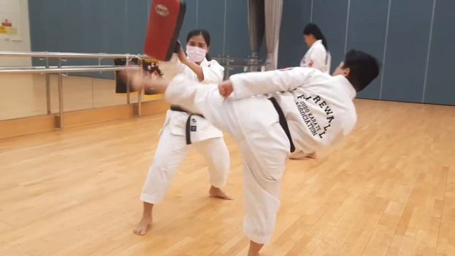 SESSION ONE PRACTICE KARATE INSIDE THE GYM... смотреть онлайн