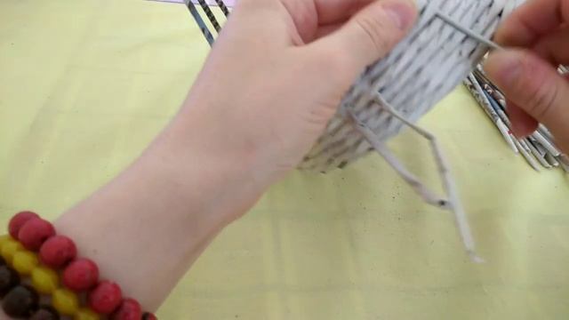 КОРЗИНКА ДЛЯ СЛАДОСТЕЙ.Плетение из газетных трубочек.