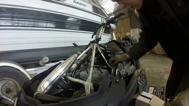 Перегрев мотора на снегоходе BRP Tundra 550 Вскрытие смотреть онлайн