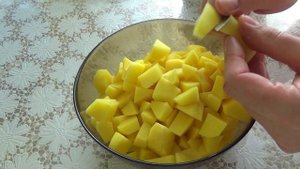 Горшочки с мясом картофелем и грибами в духовке