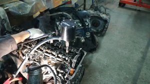 BMW X6 демонтаж закисшей форсунки 6-го цилиндра