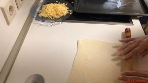 Конвертики с сыром. Как испечь из слоённого теста конвертики с сыром.