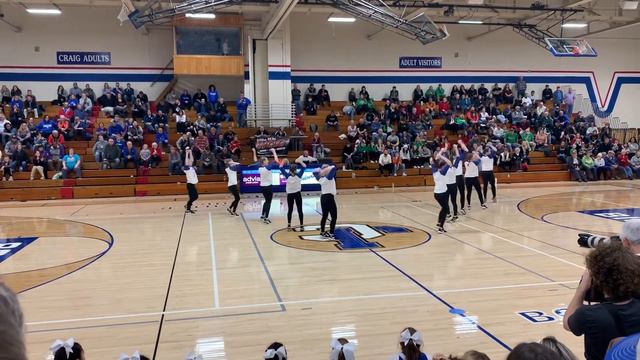 Queen B - Craig/Parker 2020 смотреть онлайн