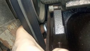 Peugeot expert как подтянуть ремень генератора, скрипит ремень.
