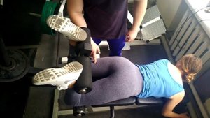 Частичное сгибание ног в тренажёре