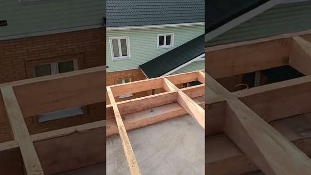 Установка плоской кровли из профлиста с низким уклоном на доме с парапетом. смотреть онлайн