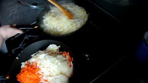 КАК ВКУСНО потушить КАПУСТУ без масла (для гарнира или основного блюда).