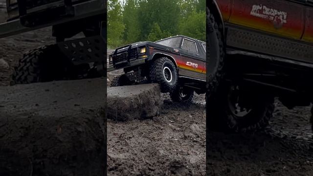 TRX4 Ford Bronco красиво заехал на камень)) #rc #traxxas #trx #trx4bronco