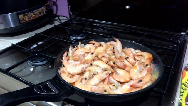 Как приготовить очень вкусные креветки! Жареные королевские креветки на сковороде!