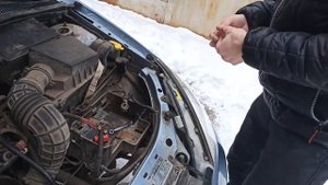 Замена лампочки ближнего света Форд Фокус 1, 1 6 Дюратек. Ford Focus 1, Duratec.