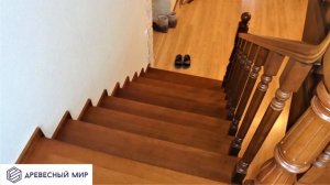 ЛЕСТНИЦА В ЗАГОРОДНОМ ДОМЕ ИЗ ДЕРЕВА БУК