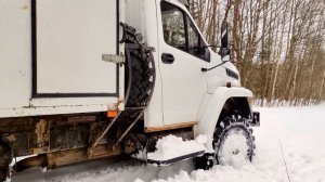 УРАЛ НЕКСТ в снегу чуть не разбортировался!