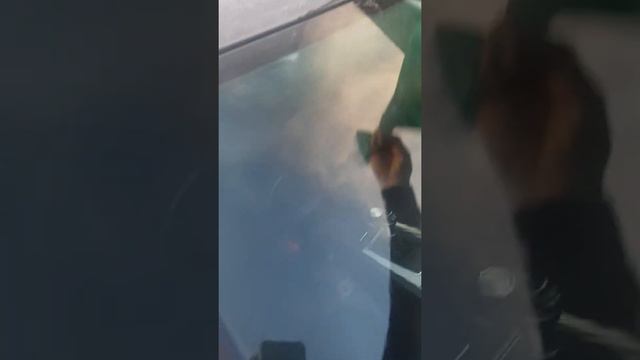 Как быстро очистить стёкла автомобиля от льда. смотреть онлайн