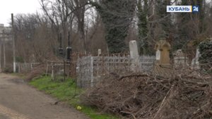 На Всесвятском кладбище Краснодара привели в порядок тропинки вдоль могил