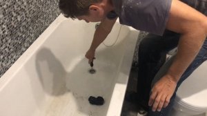 Неправильно поставил резинку на сифоне ванны затопило