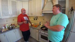 Мужики готовят закуску