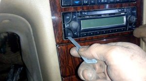 Как достать магнитолу Mercedes-Benz W210