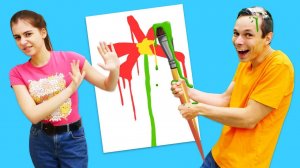 Смешное видео - Челлендж попробуй Нарисуй! Мальчики против девочек! - Весёлые игры в Вики шоу.