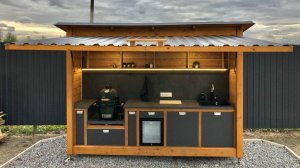 Уличная кухня под крышкой