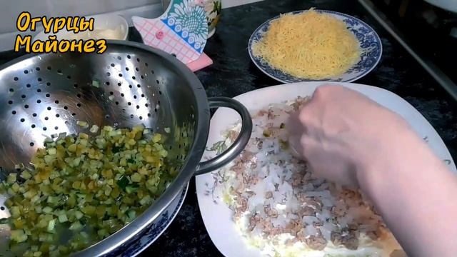 Часто готовлю этот один из любимых салатов.Салат из печени трески?