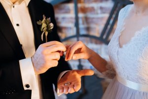 ВЫЙТИ ВДОВЕ ЗАМУЖ. ДЛЯ ВДОВ  ВЕДЬМИНА ИЗБА - ИНГА ХОСРОЕВА