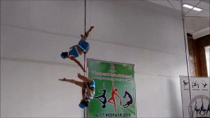 Классное парное выступление на пилоне.