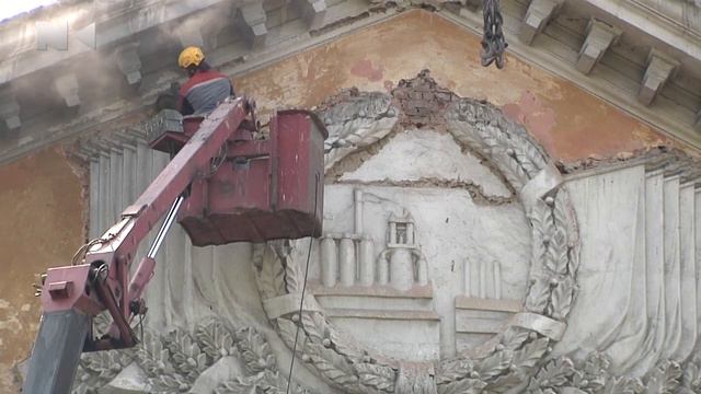 Уникальный барельеф с фасада Клуба им  Курако спасли