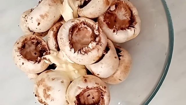 Фаршированные шампиньоны в духовке. Вкусно на праздничный стол! Покоряет сразу, супер закуска!