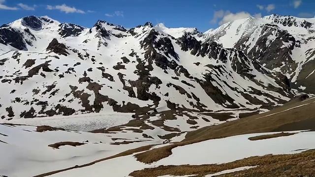 Архыз в мае - снега по колено!