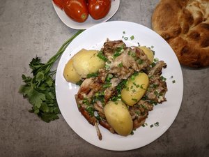 Кролик с картошкой и майонезом в духовке.