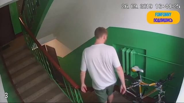 Кража велосипеда из подъезда снятая на скрытую камеру смотреть онлайн
