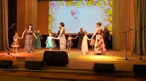 Танец мам и дочек «Молитва мамы»