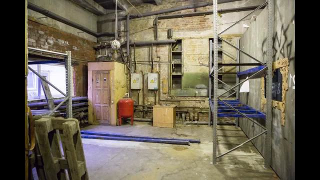 Продам отдельно стоящее трехэтажное здание.