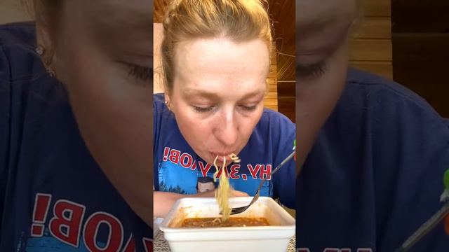 Мукбанг после рыбалки. Доширак и шпроты 😂 смотреть онлайн