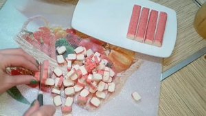 САЛАТ ИЗ МОРЕПРОДУКТОВ. ВКУСНЕЙШИЙ САЛАТ С КРЕВЕТКАМИ И КАЛЬМАРАМИ.