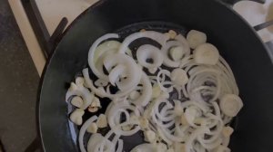 Тефтели с пастой в сковороде / вкусный рецепт