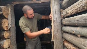 СТРОЮ ЗЕМЛЯНКУ В ДИКОМ ЛЕСУ | ДЕЛАЮ ДВЕРЬ ИЗ ПОВАЛЕННОЙ СОСНЫ | ГОТОВЛЮ НА КОСТРЕ 4К
