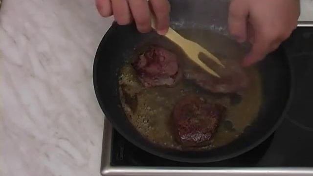 Эскалопы из говядины под соусом Рокфор