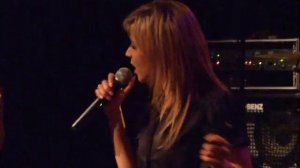 BIO * VARIETE FRANCAISE - NAJOUA BELYZEL ''DENIS'' (LIVE).AVI