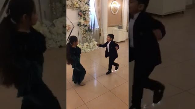 Цыганские дети танцуют смотреть онлайн