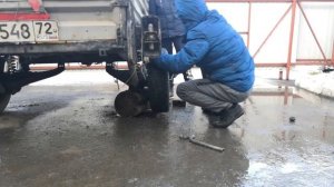 Как быстро с помощью кувалды выправить ось прицепа