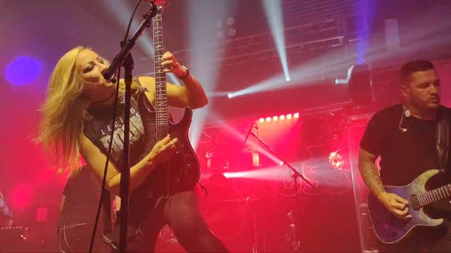 Nita Strauss New Orleans Louisiana 11/10/ 2021 смотреть онлайн